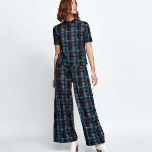 Waxed-effect pleated skirt